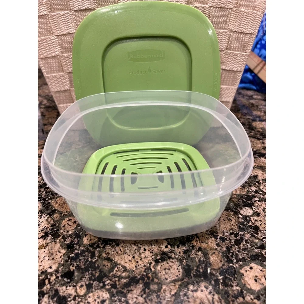 Rubbermaid Produce Saver 5 Cup Food Storage Container Green Lid with CrispTray